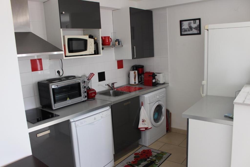 T2 Coquet Le Lavandou Plein Centre Vue Mer Exceptionnelle. Apartment ภายนอก รูปภาพ